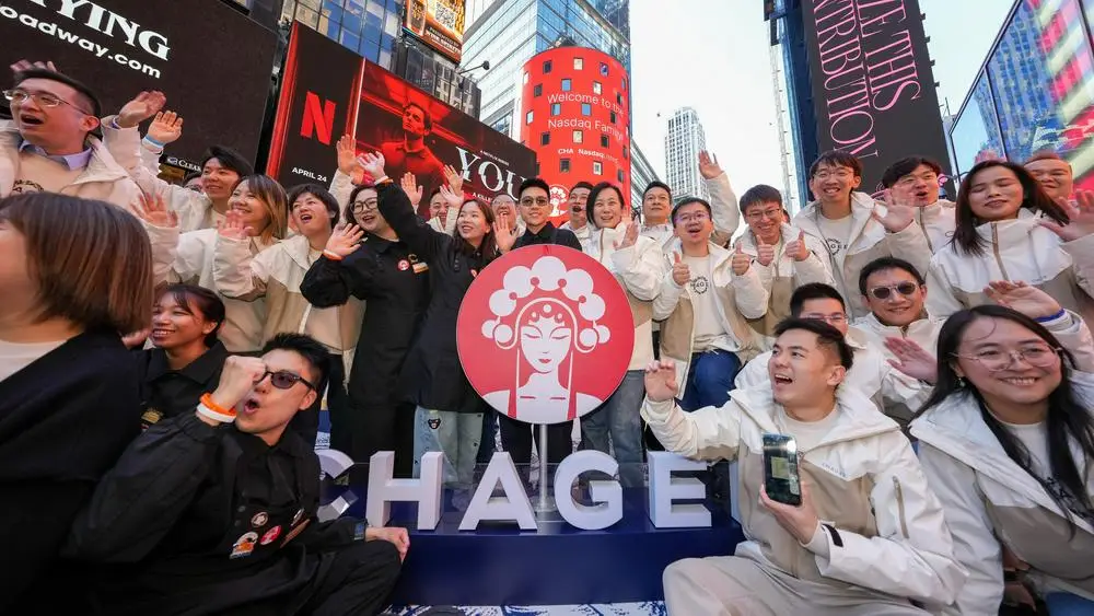 霸王茶姬纽交所敲钟，中国茶饮为何正在超越咖啡，成为全球消费新范式？